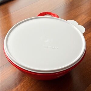 Tupperware Thatsabowl jr Chili Red mixing Container w/ White Seal/lid new w/tag